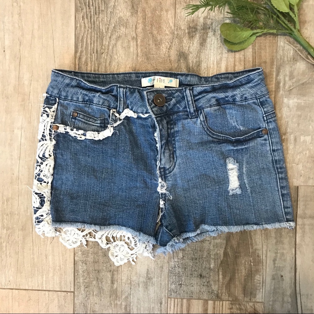 Love Fire Distressed lace jean shorts Sz 3